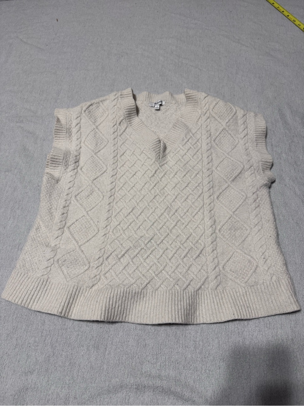 Madewell Cream Cable-Knit V-Neck Sweater Vest - Neutral Ivory
